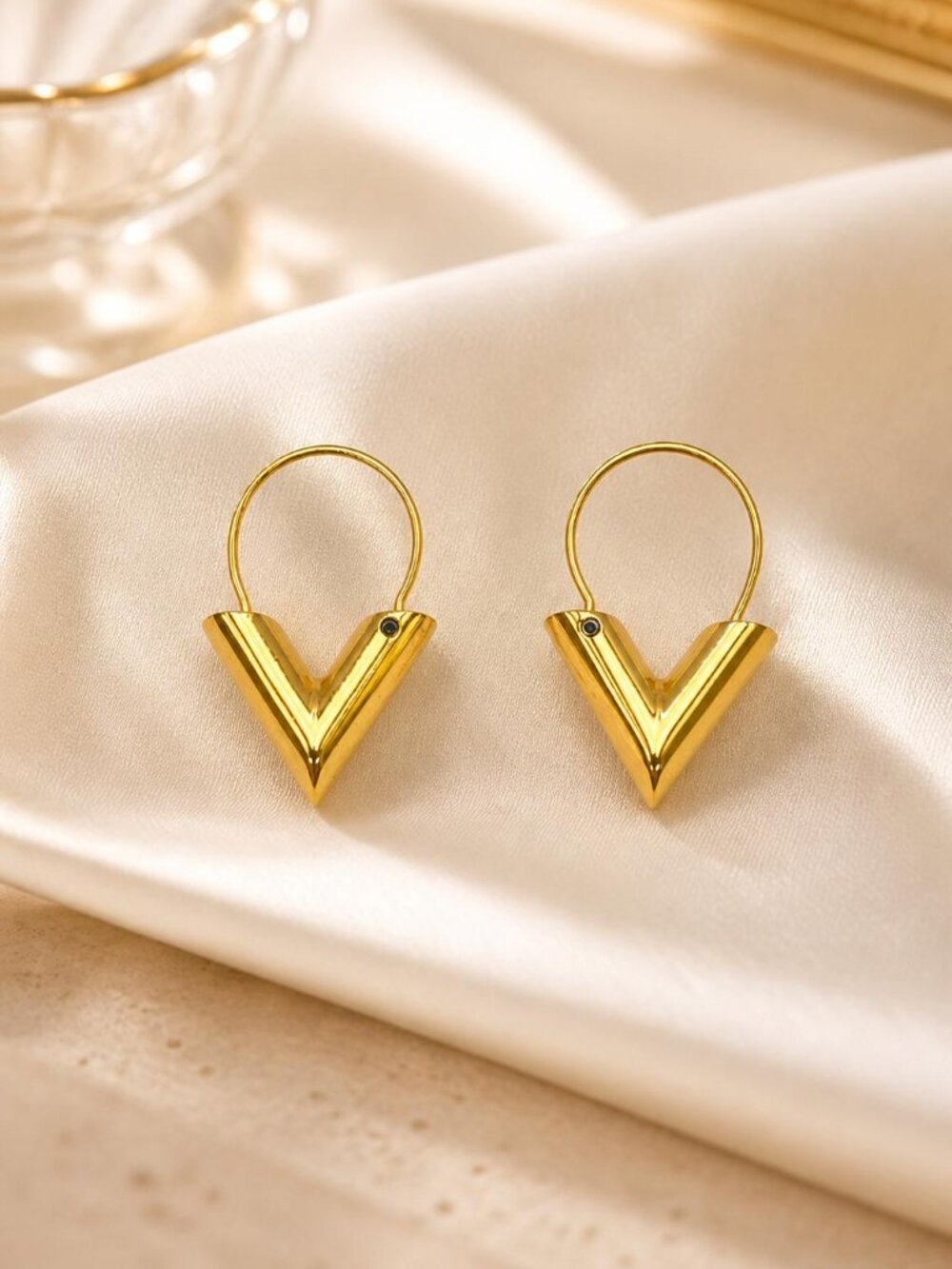 Authentic Louis Vuitton 2 PAIRS Essential V Gold Tone Hoop Earrings LV Logo - Picture 4 of 16